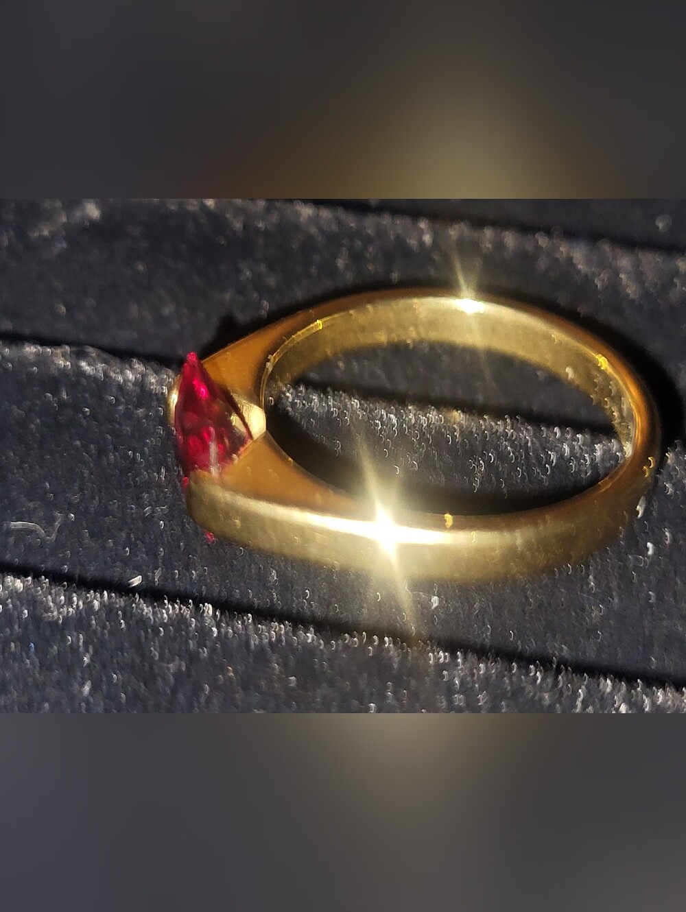 Modernist Trillion Cut Red Stone Ring Bold Yellow Gold Tone Band Size 12.5